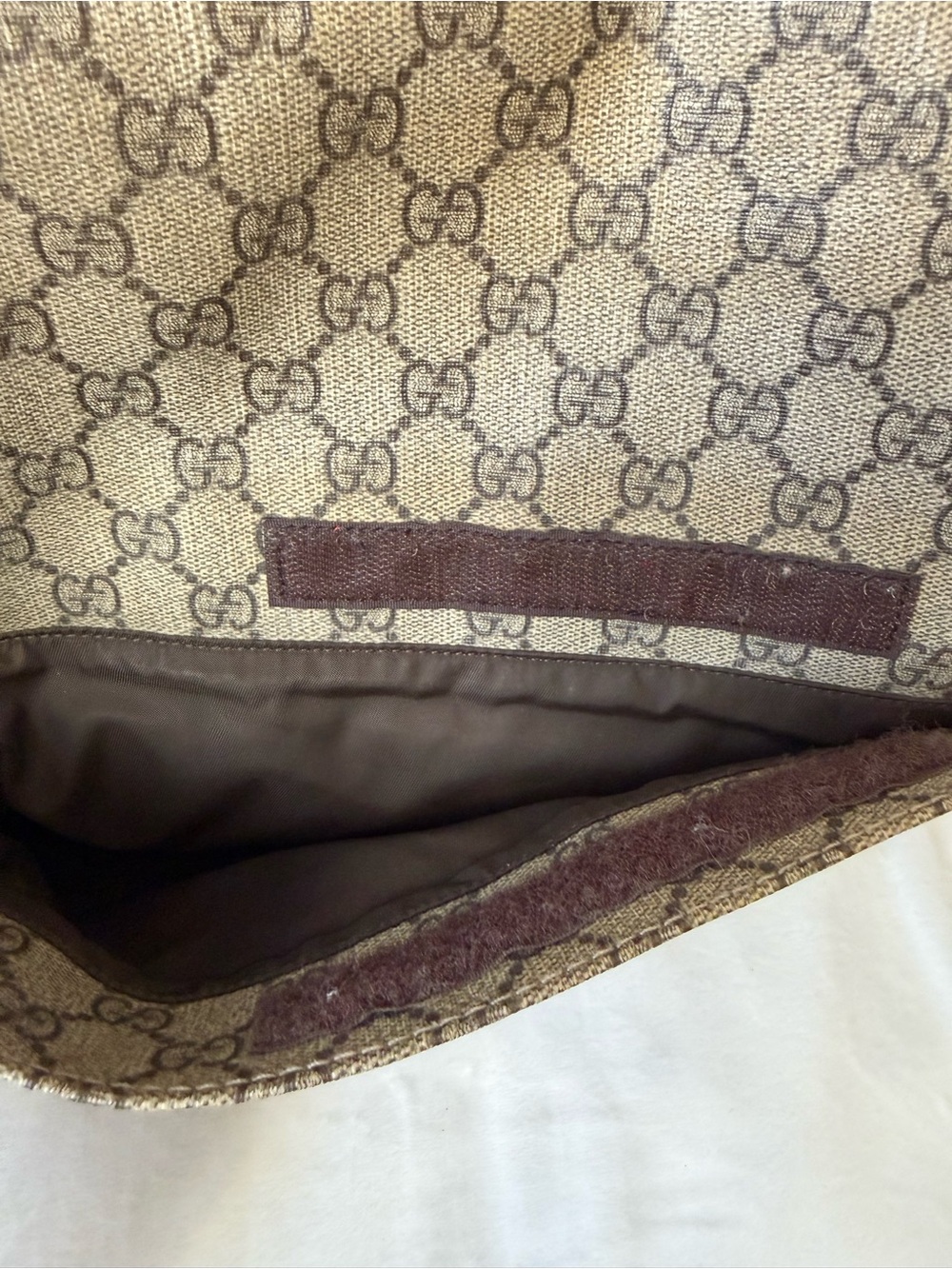 Gucci GG Supreme Interlocking G Crossbody - Picture 15 of 15